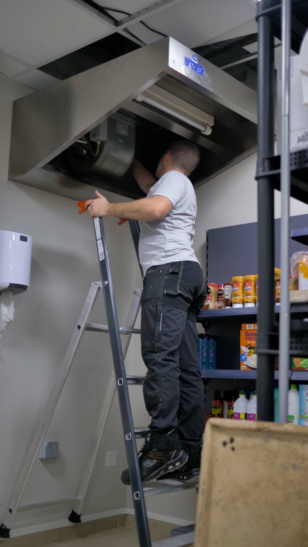 Dépannage_installation_hotte_de_cuisine